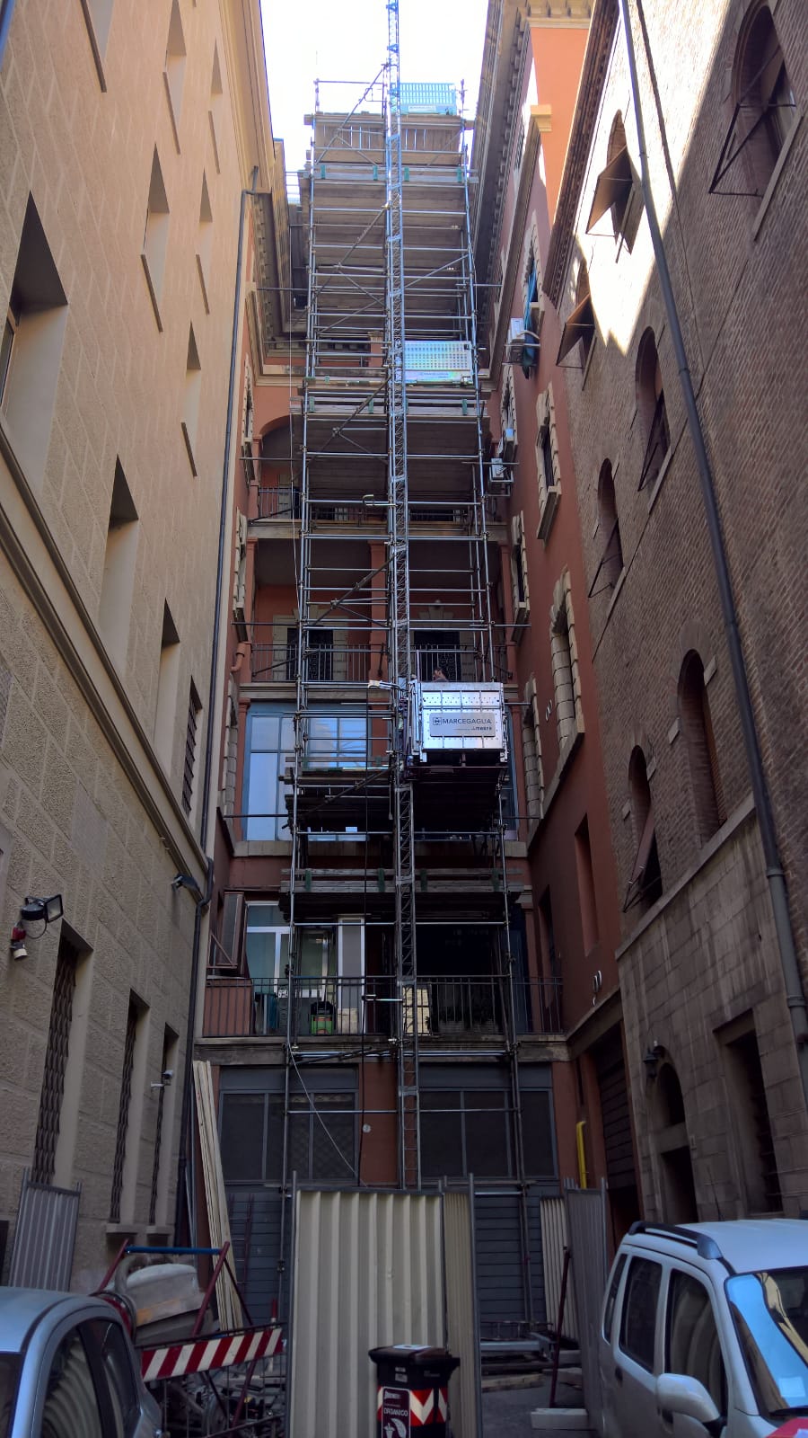ponteggio installato su un edificio