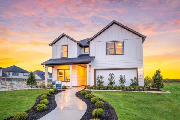 hutto tx new construction home with 2 car garage