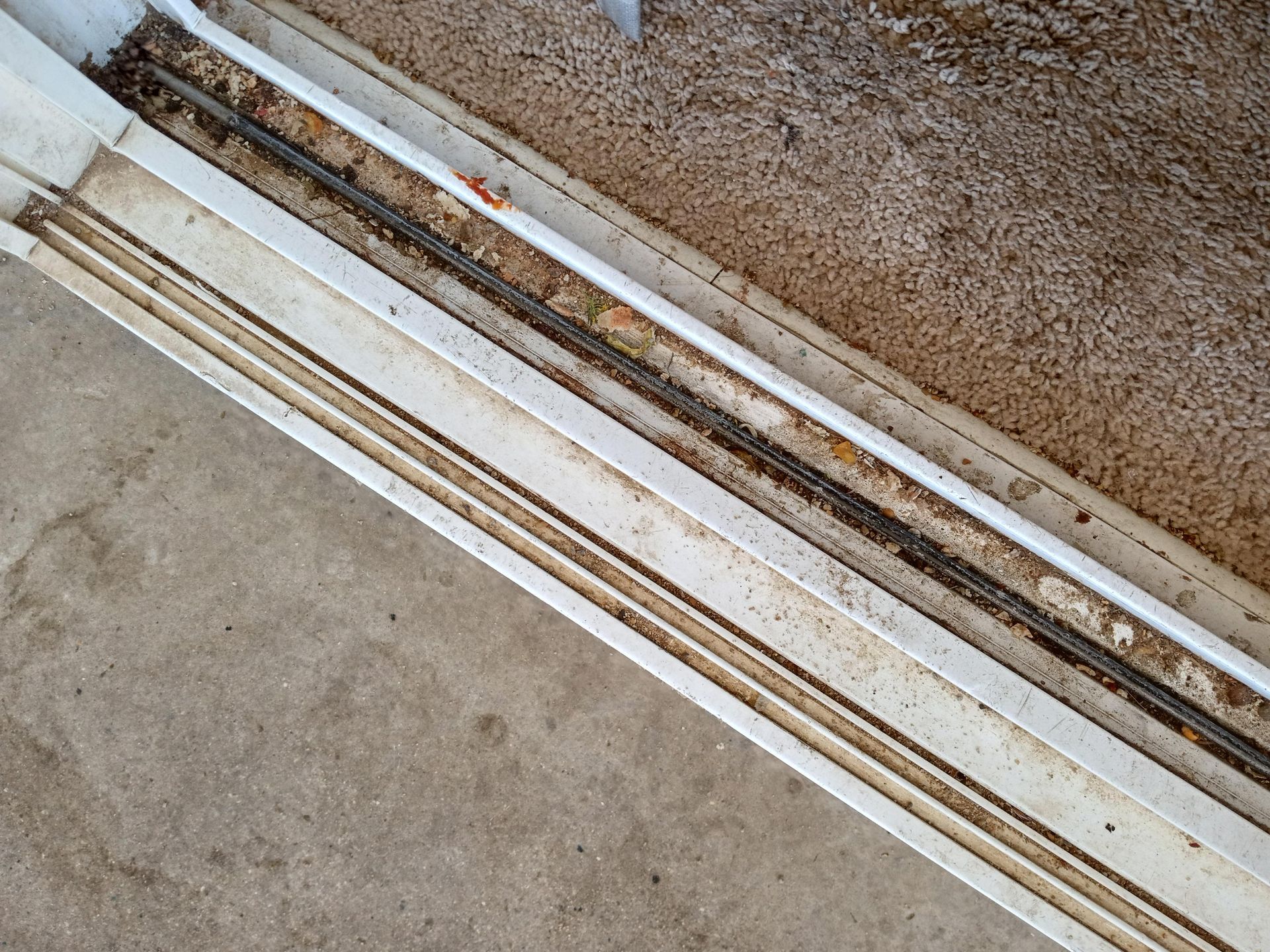 dusty dirty door track