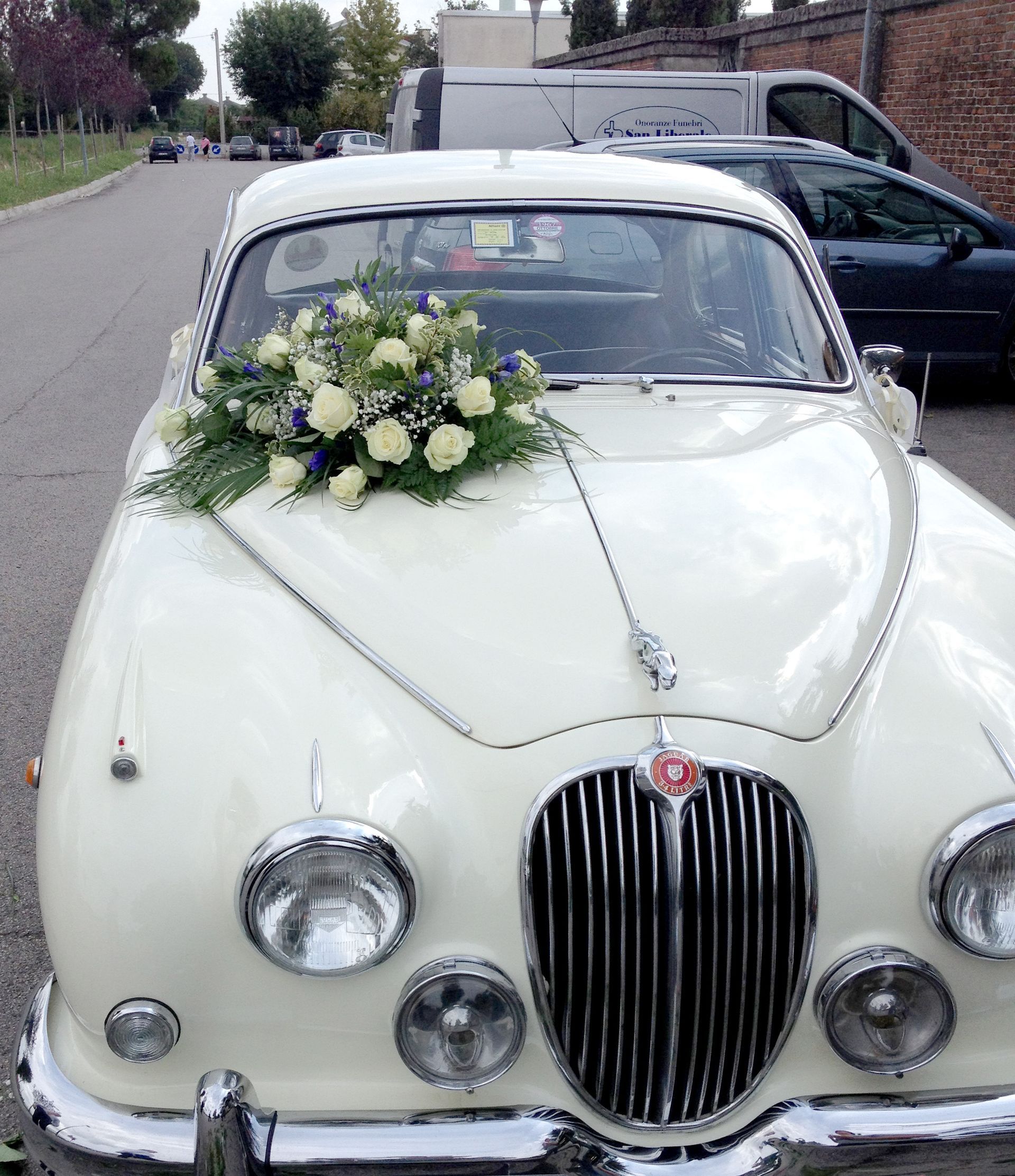 allestimento fiori auto per matrimonio