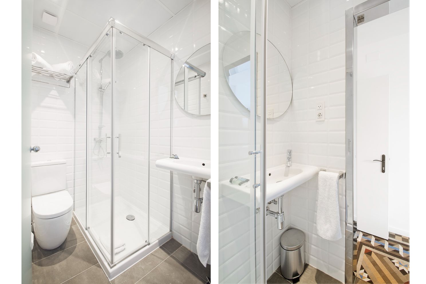 Vista dividida de un baño pequeño y moderno con paredes de azulejos blancos tipo metro, una cabina de ducha de vidrio.