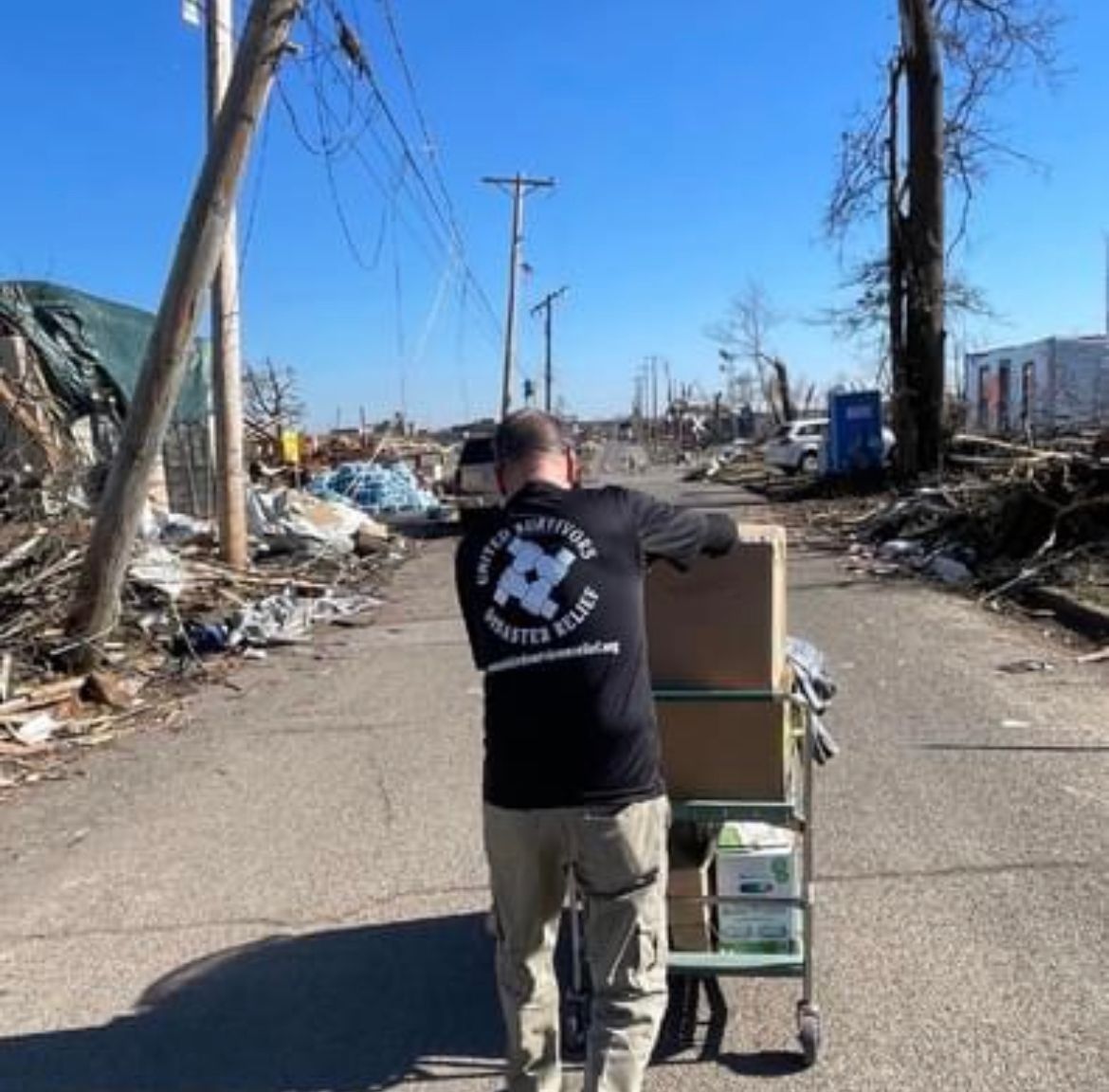A man wearing a black shirt with the letter r on it