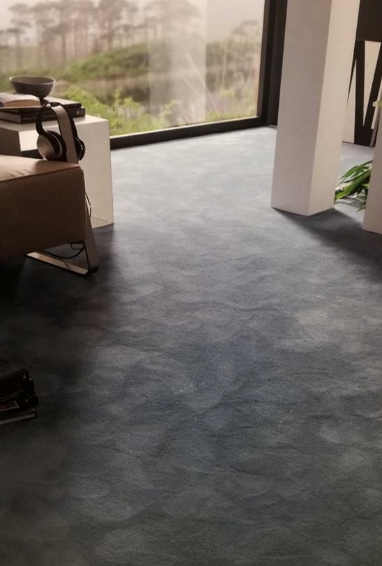 Camera d'albergo con pavimento tessile