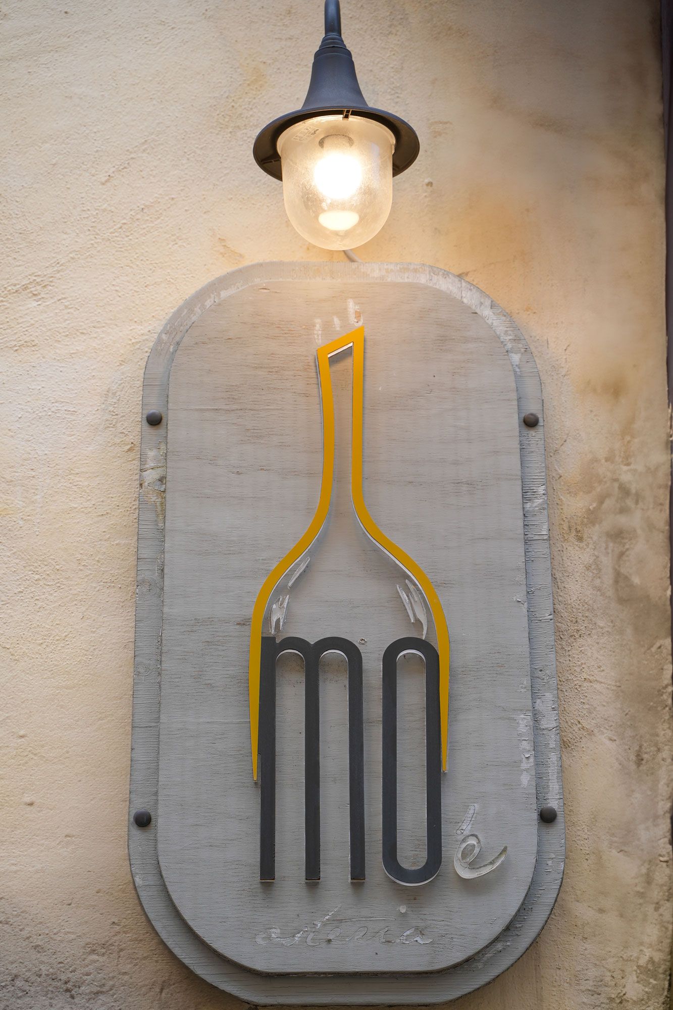 insegna Mo è osteria