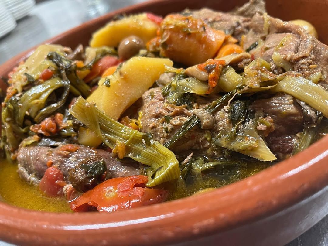 piatto di verdure e carne