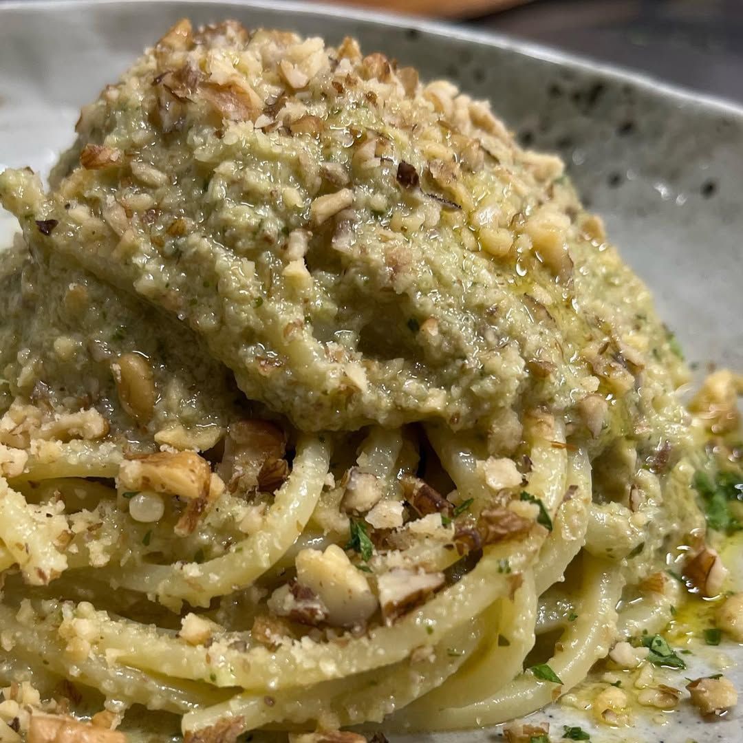 spaghetti con sugo di noci