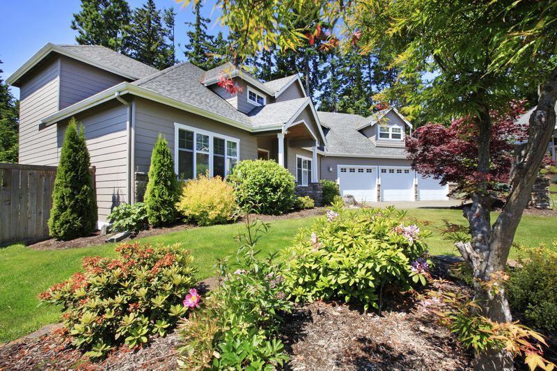 Maximizing Home Curb Appeal to Attract Cash Buyers