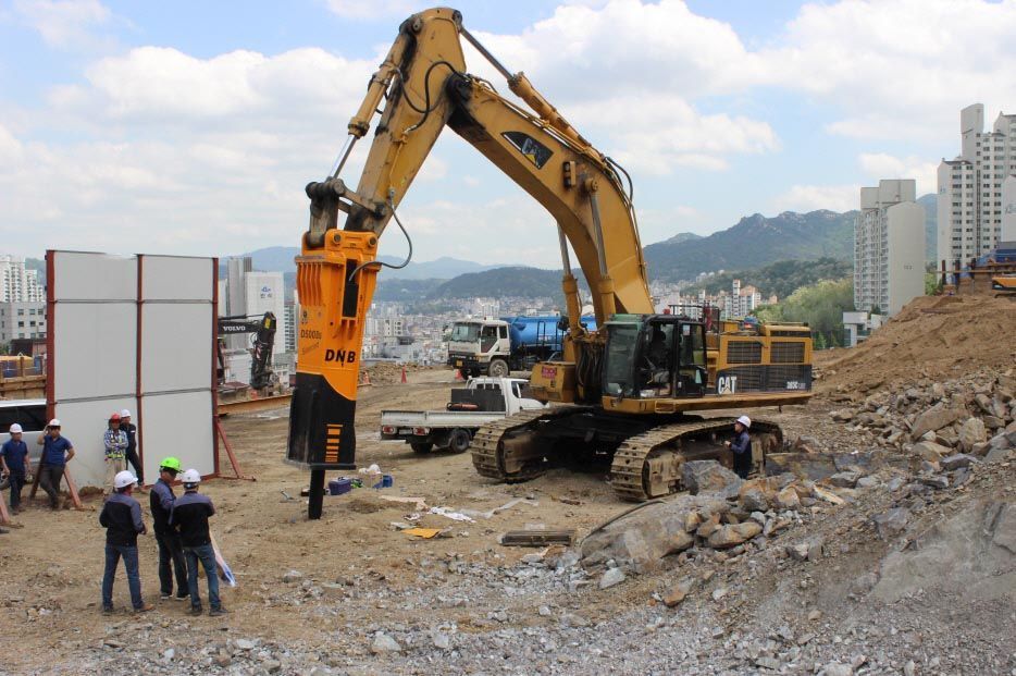 Heavy equipment using DNB D500 | Perth, WA | DM Breaker Equipment