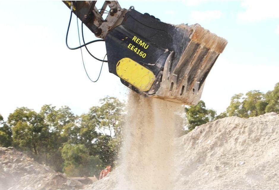 Remu EE4160 crushing rocks on site | Perth, WA | DM Breaker Equipment