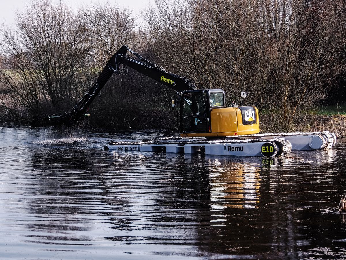 Remu Big Float E100 on river | Perth, WA | DM Breaker Equipment