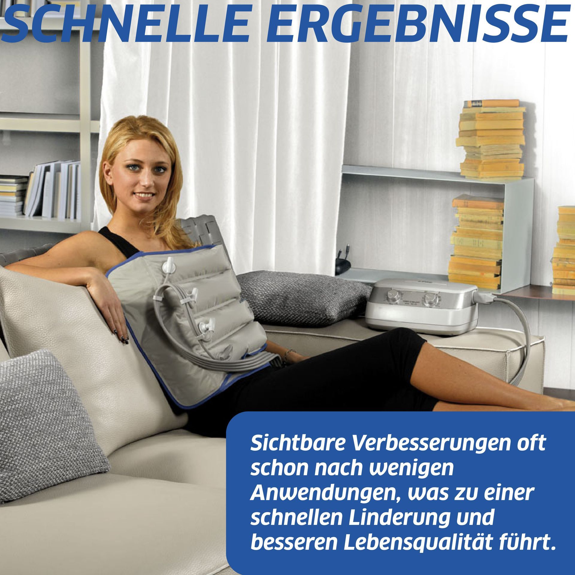 Eine Frau sitzt auf einer Couch mit einer Maschine auf dem Rücken