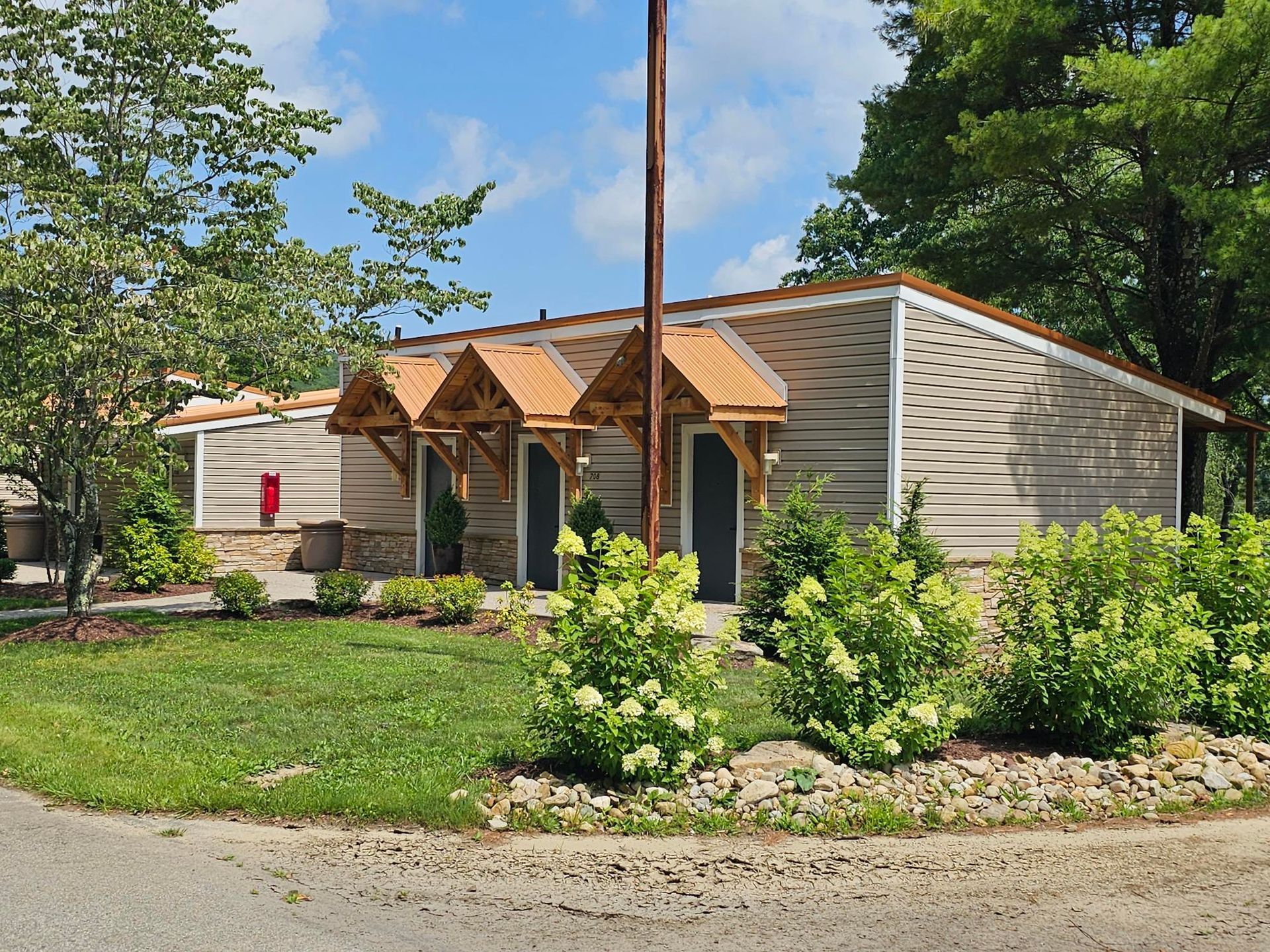exterior of rooms at Lodge at Chalk Hill