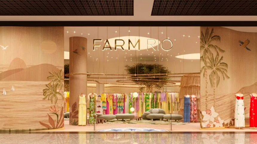 Fachada elegante com entrada de vidro, expositores coloridos e placa com a palavra “FARM” em um shop