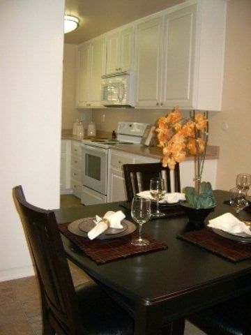 Kitchen | Brookstone Apartment Homes