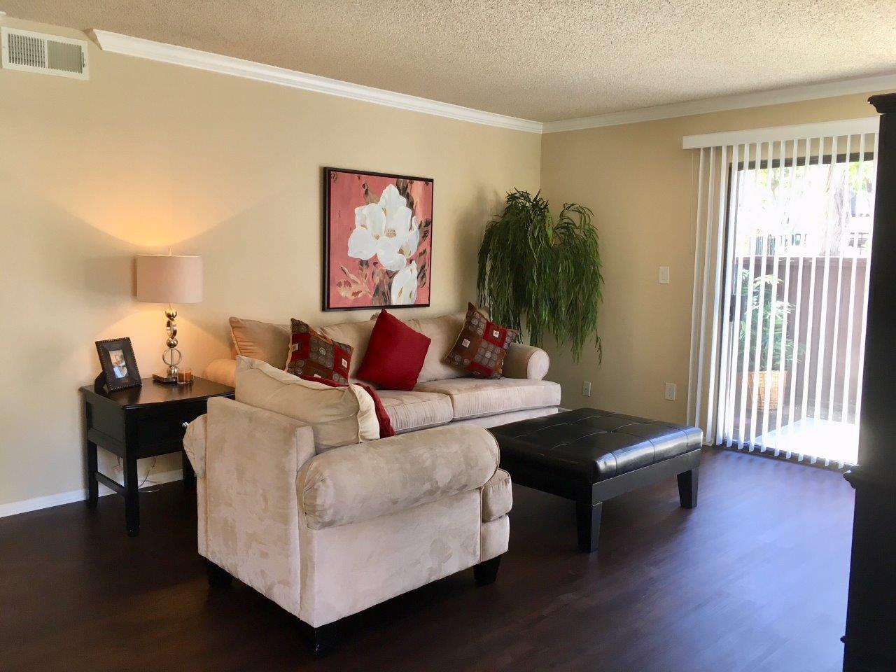 Living Room | Brookstone Apartment Homes