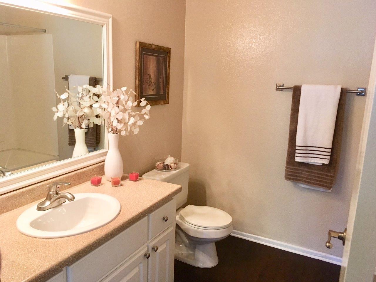 Bathroom | Brookstone Apartment Homes