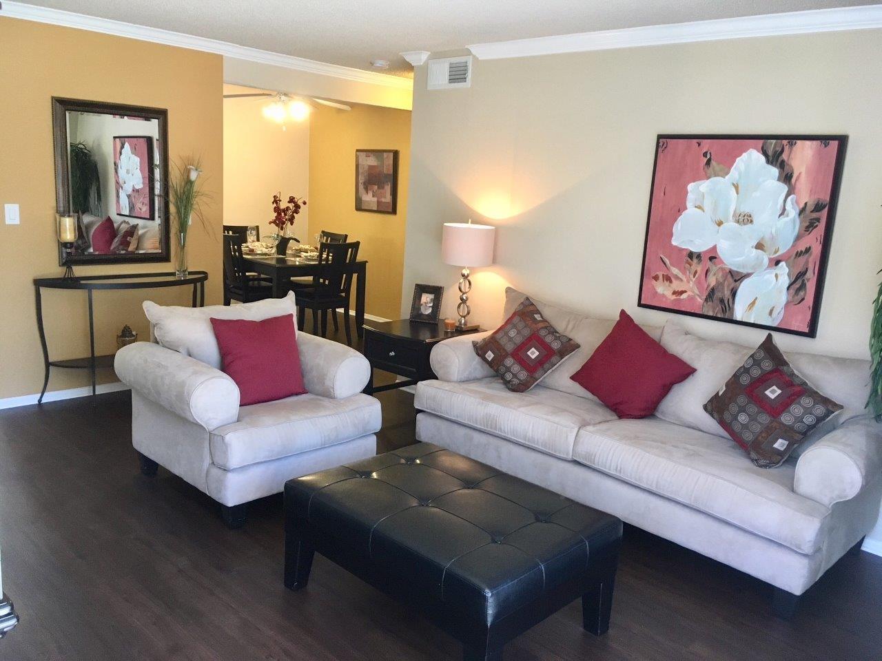 Living Room | Brookstone Apartment Homes