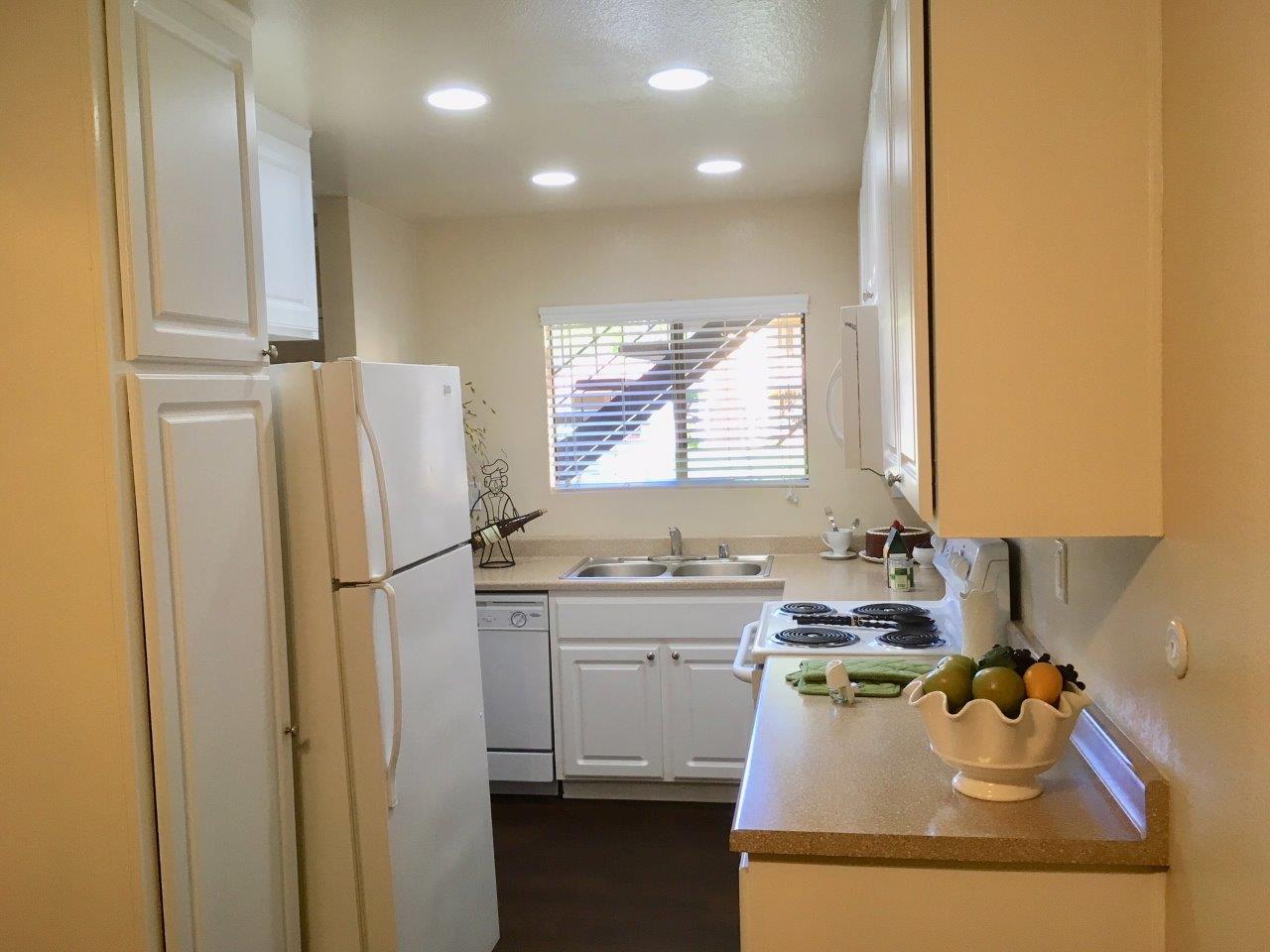 Kitchen | Brookstone Apartment Homes