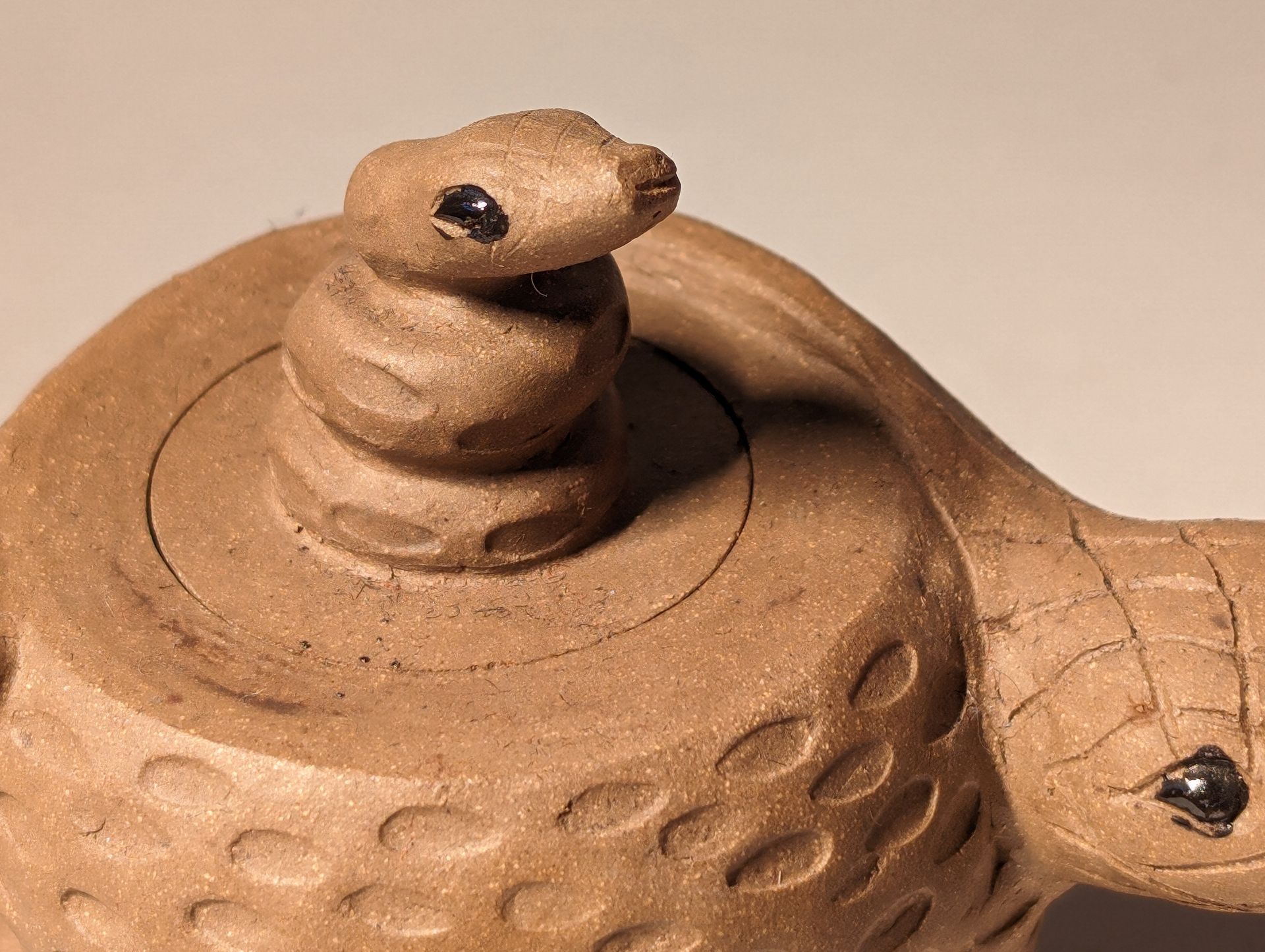 lid with snake on it, on the snake teapot