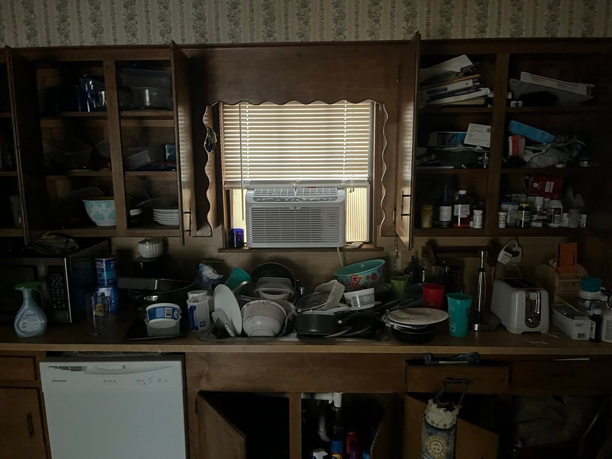 messy kitchen, estate cleanout in dangerfield tx, titan junk removal