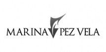 Logotipo de Marina Pez Vela: Texto con un diseño de vela estilizada en el centro.