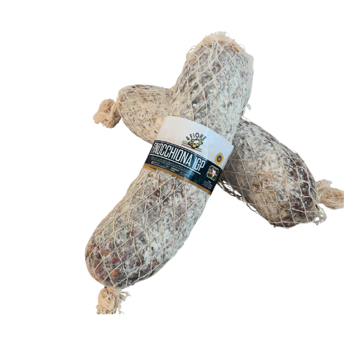 Due salami in una rete bianca, uno con etichetta.