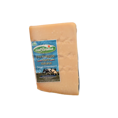 Blocco di formaggio Val Parma con etichetta blu, colore marrone chiaro.