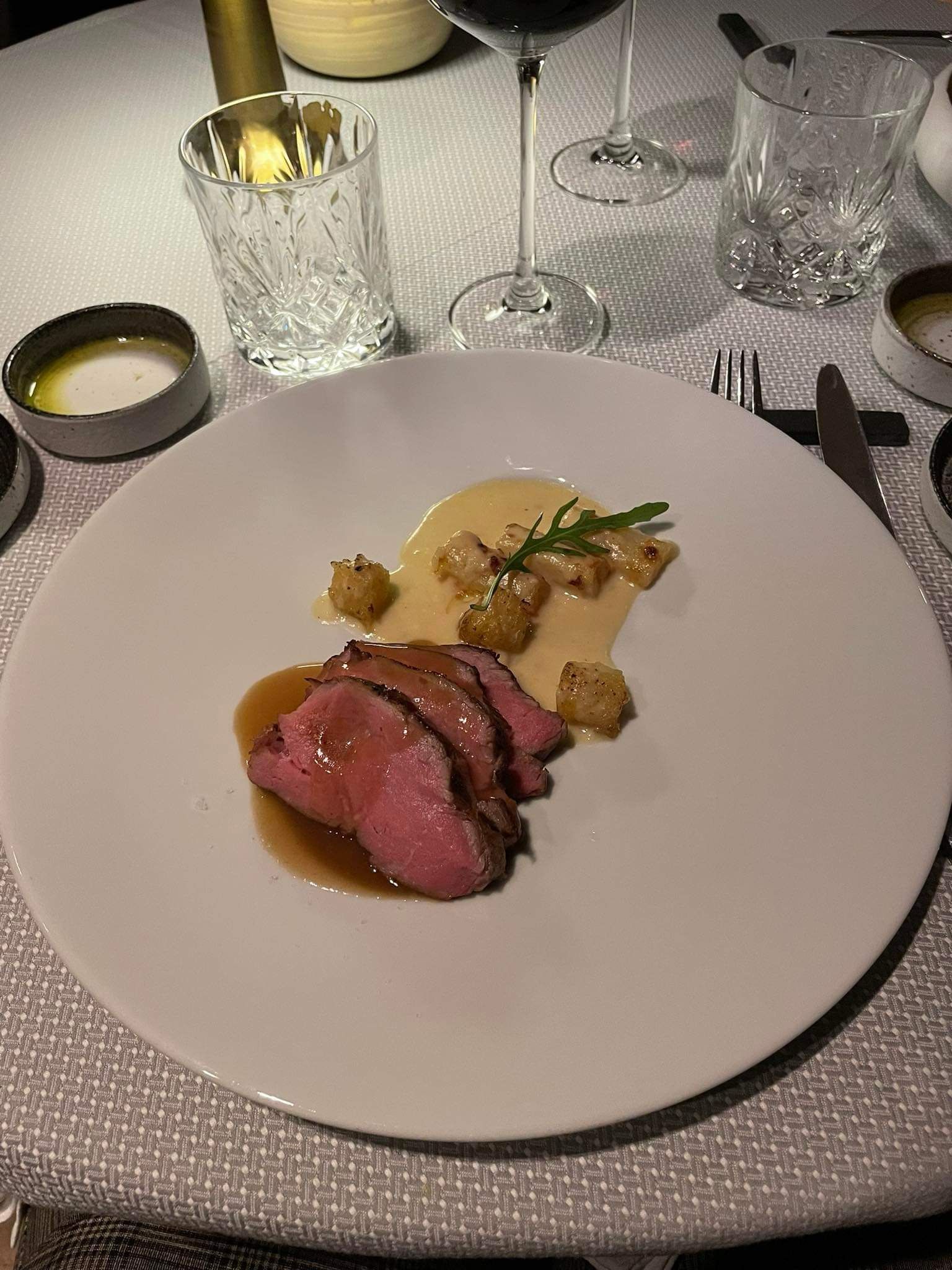 Veau croustillant, salsifis, sauce noisette