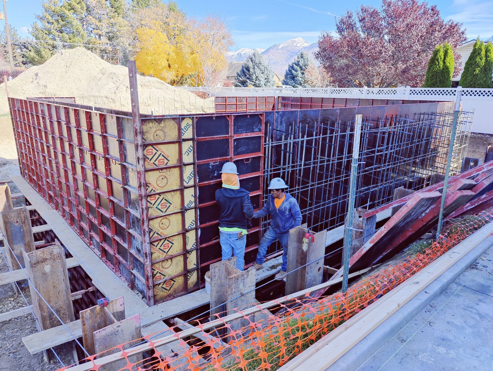 A large empty room with concrete floors and columns in a building under construction.