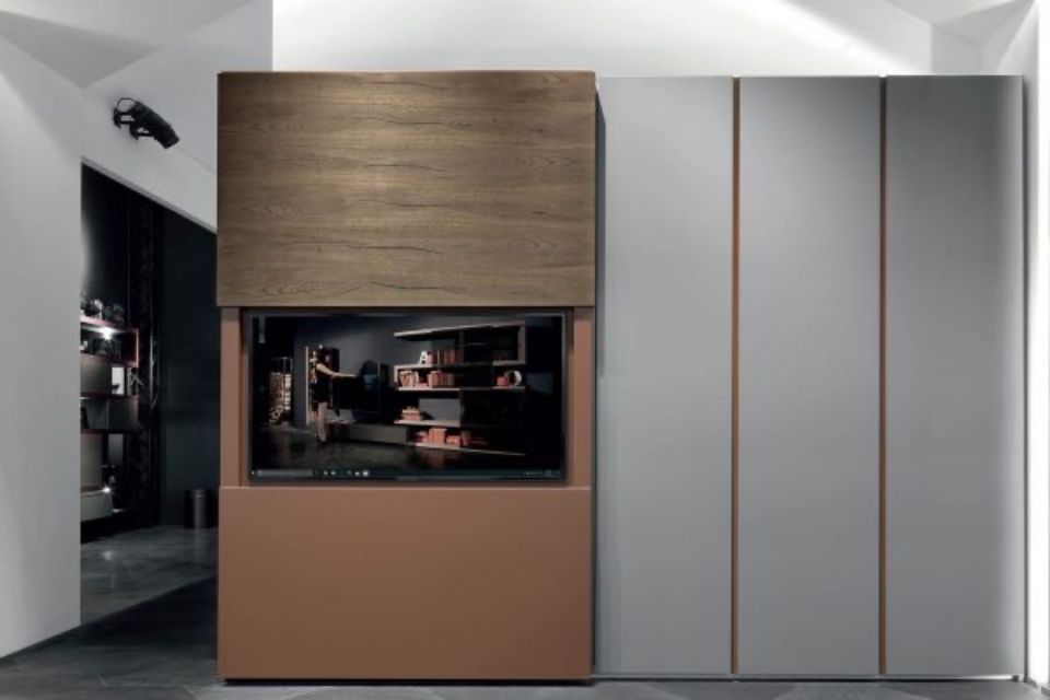 armadio con TV inclusa