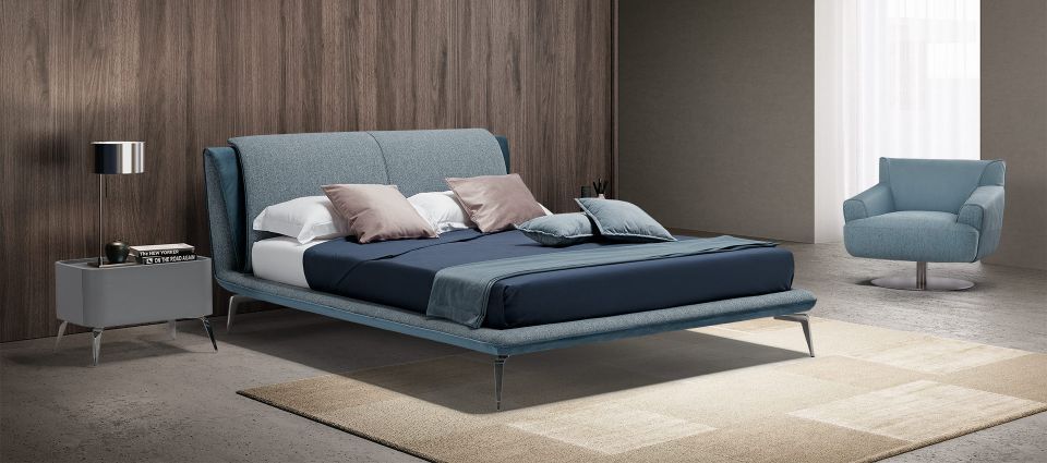 zona notte con parete in legno e letto matrimoniale