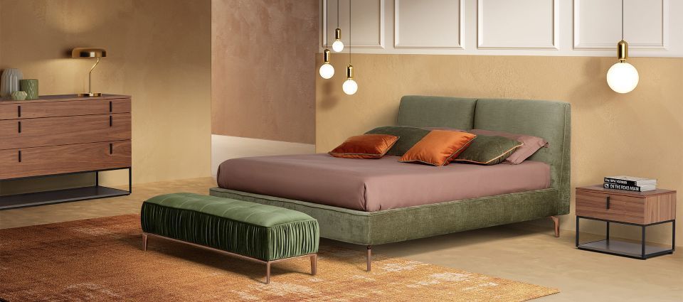 letto matrimoniale con struttura verde in velluto