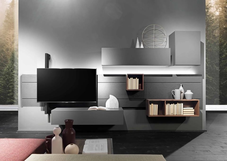 parete attrezzata grigia con moduli sospesi