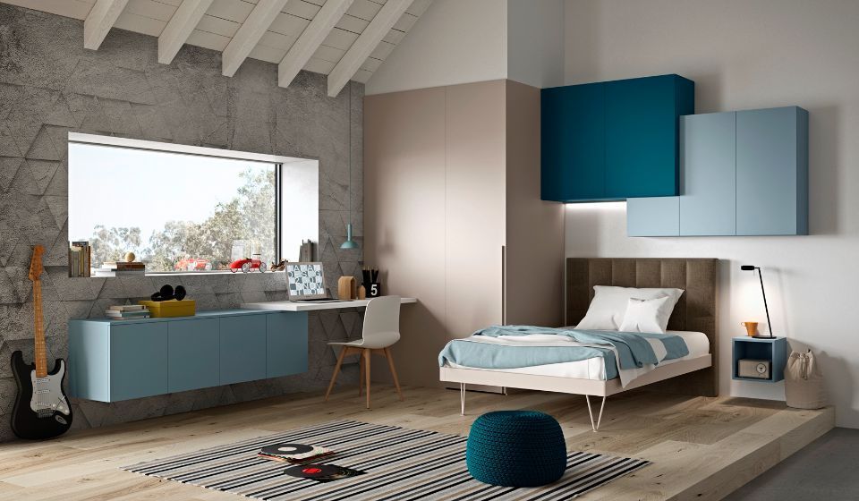 cameretta con elementi blu e bianchi