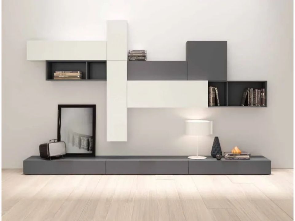 parete attrezzata con moduli bianchi e grigi