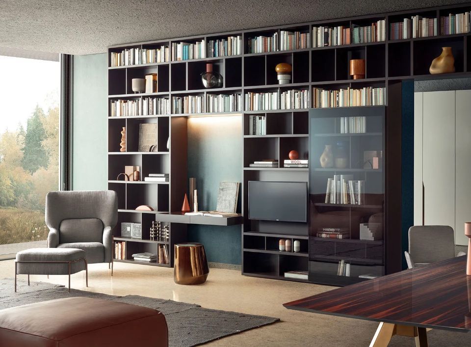 zona living con ampia parete attrezzata