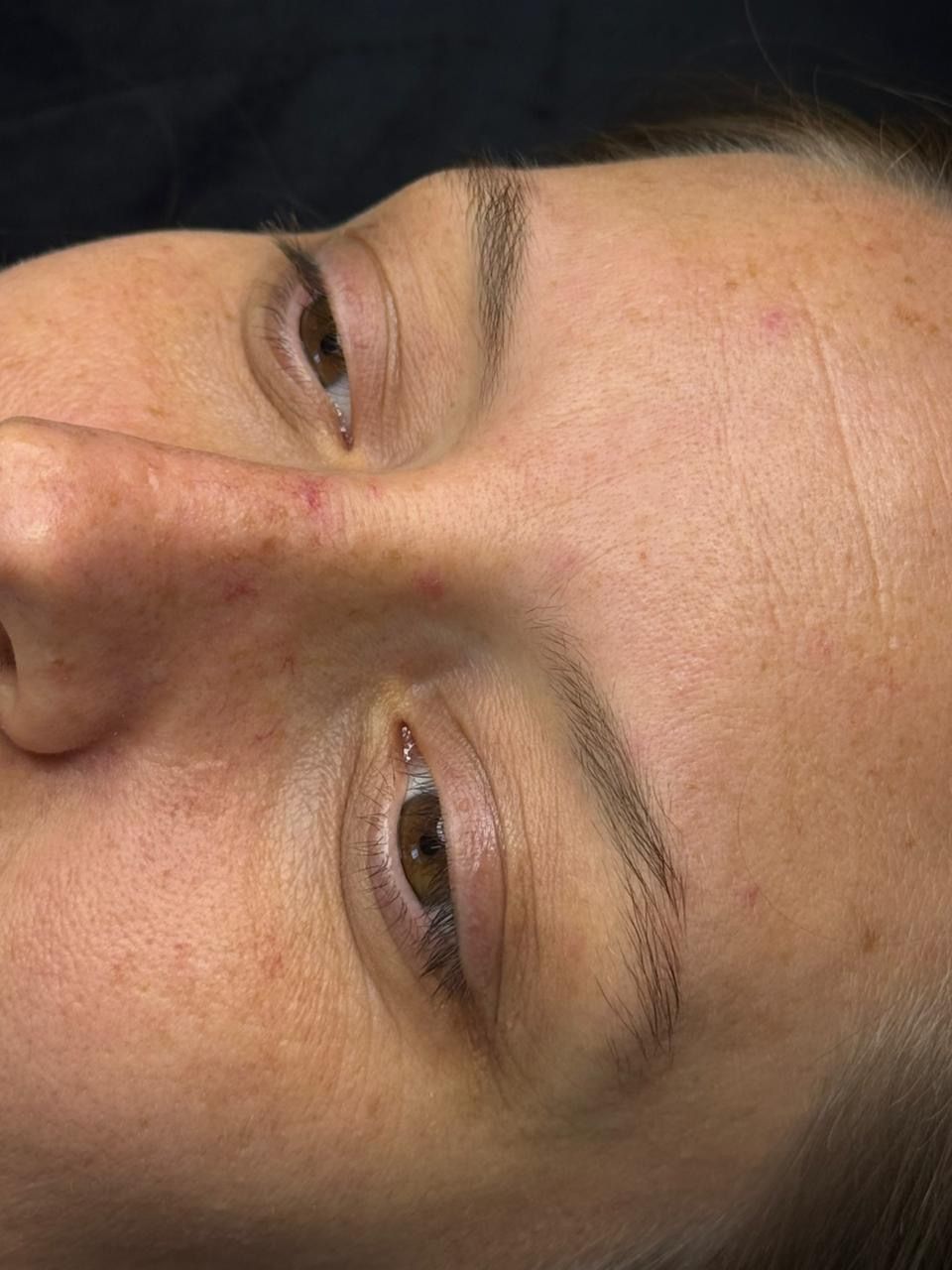 Primer plano, desde un ángulo elevado, de los ojos