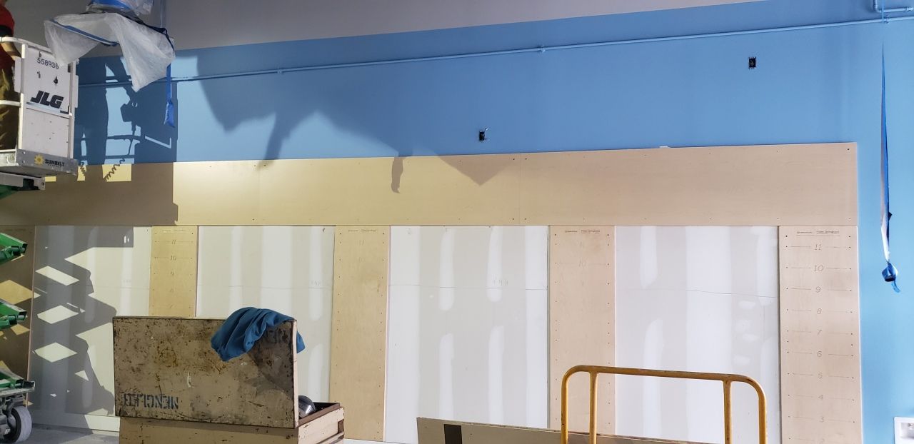 A room with a blue wall and a yellow wall.