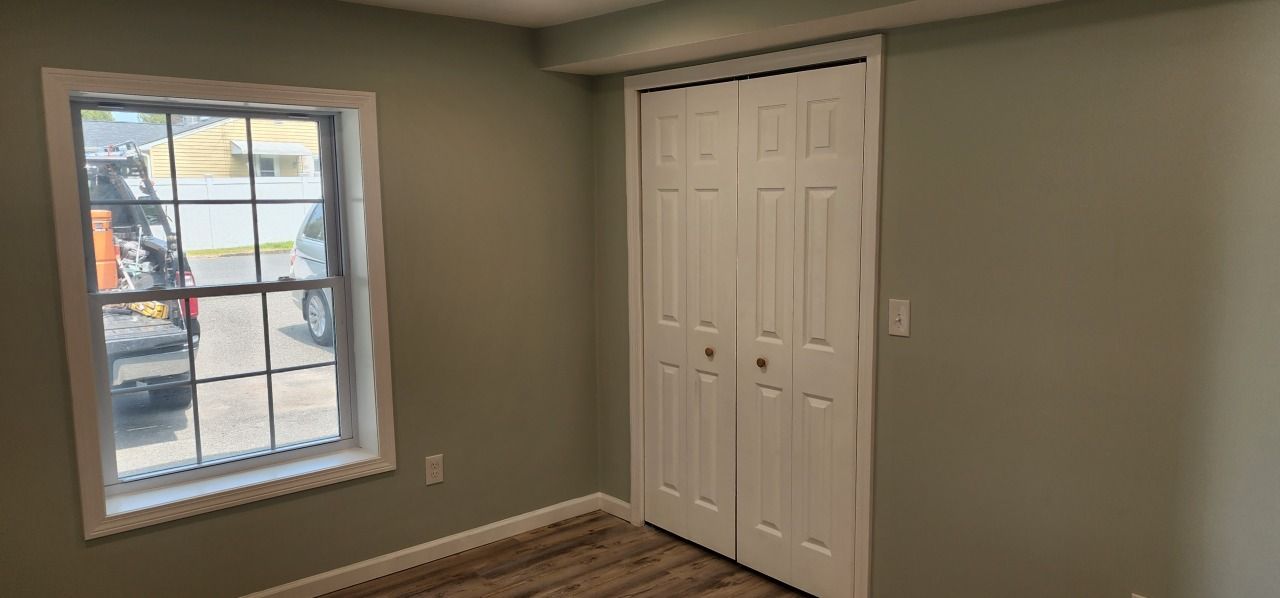 There is a window and a closet in the room.