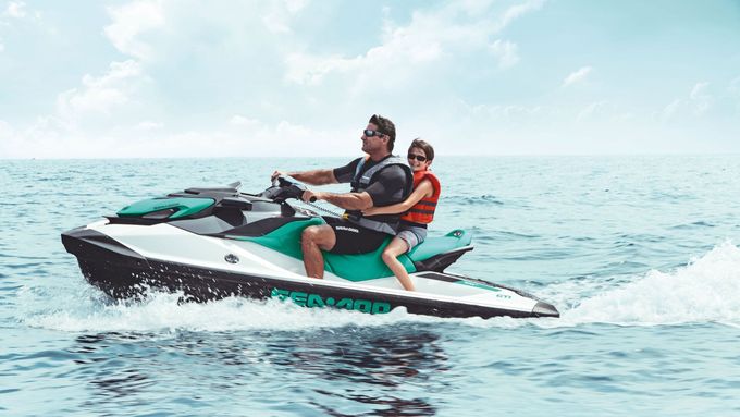 2 people in kayaks