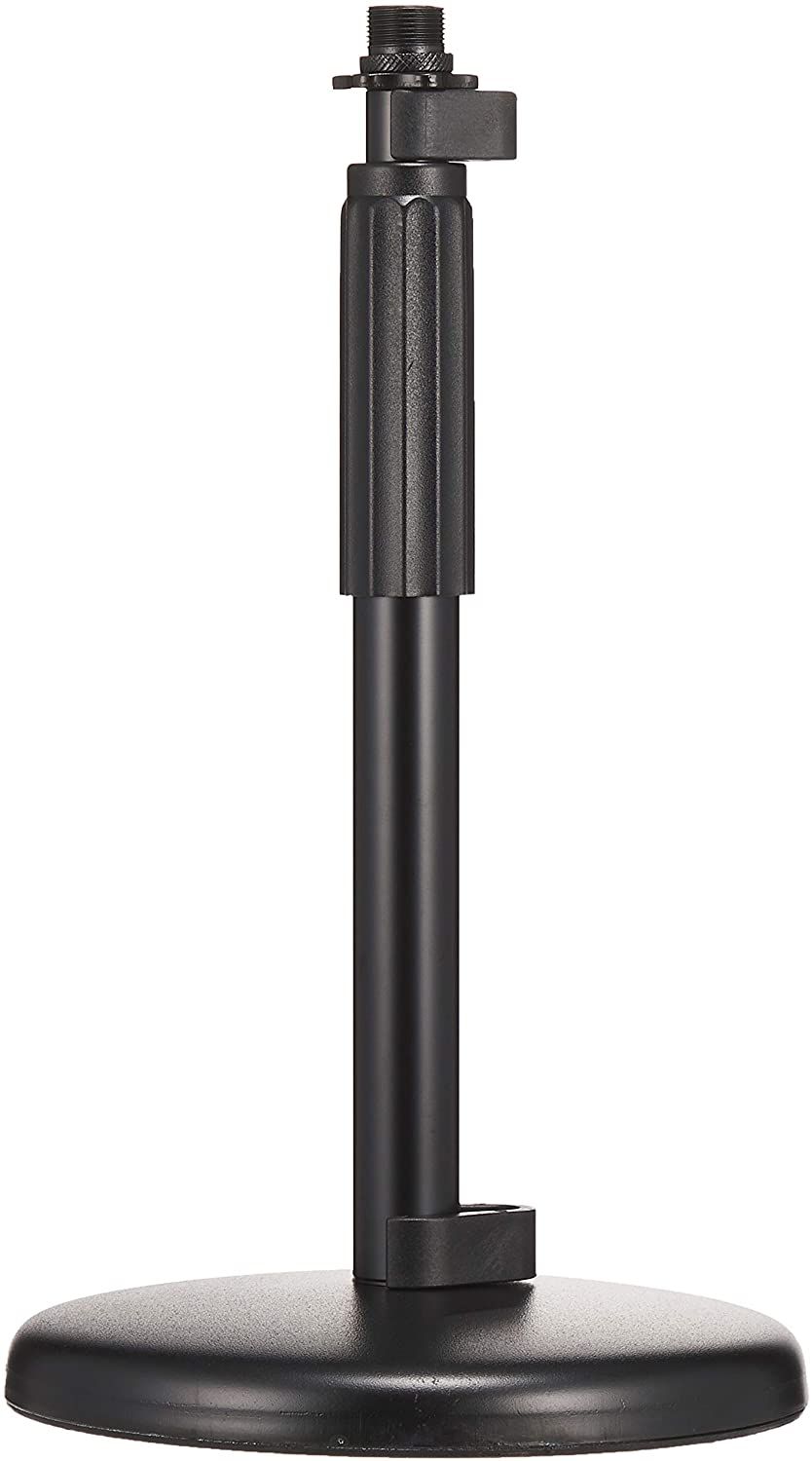 מעמד למיקרופון שחור עם בסיס שחור על רקע לבן.