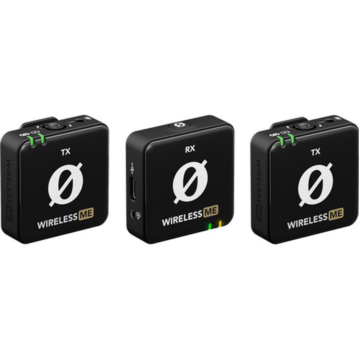 סט של שלושה מיקרופונים אלחוטיים על רקע לבן.