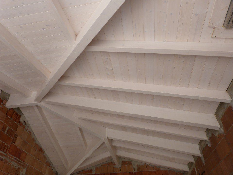 controsoffittatura in legno bianco