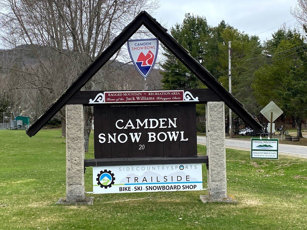 A sign that says camden snow bowl on it