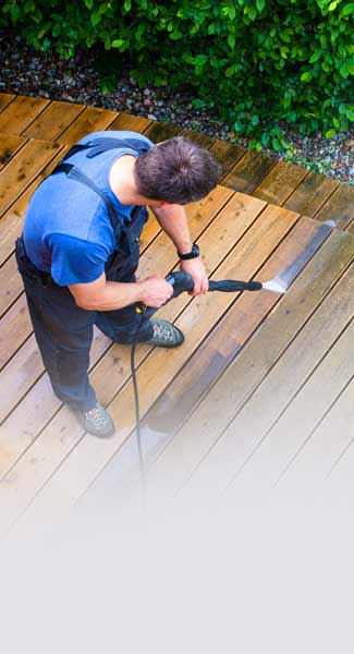 Power-washing-an-oak-deck-in-deforest-wisconsin