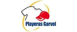 Logotipo de "Playeras Garvel" que presenta una camiseta blanca, una gorra de béisbol roja y un símbolo circular dorado sobre un fondo blanco.