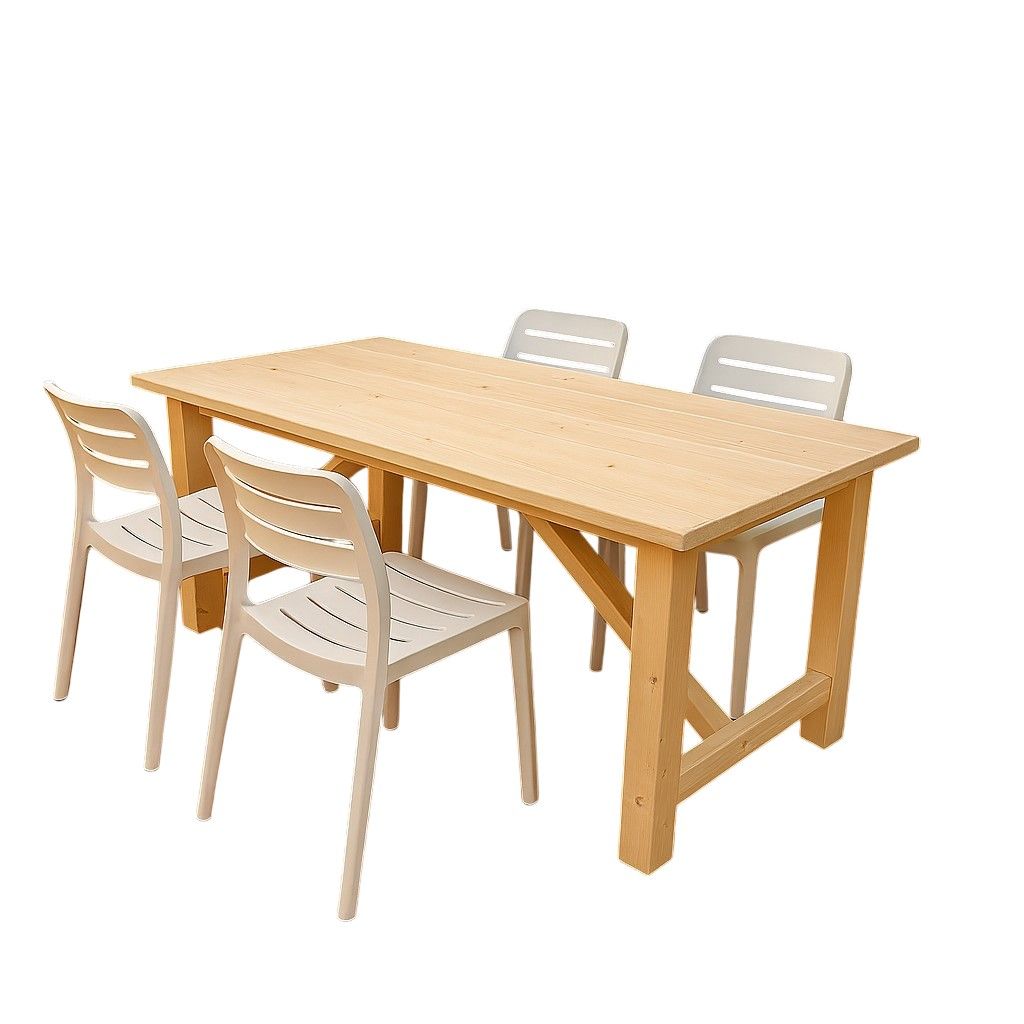 Steigerhouten tuintafel, geschikt voor tuin of terras, met stevige schoren.