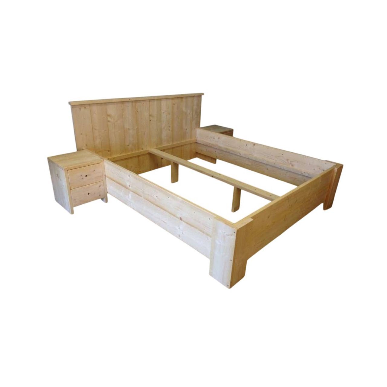 Steigerhouten bedframe met horizontale lattenbodem, hoofdbord en nachtkastjes