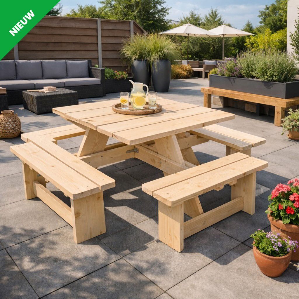 Vierkante steigerhouten picknicktafel op een groot terras