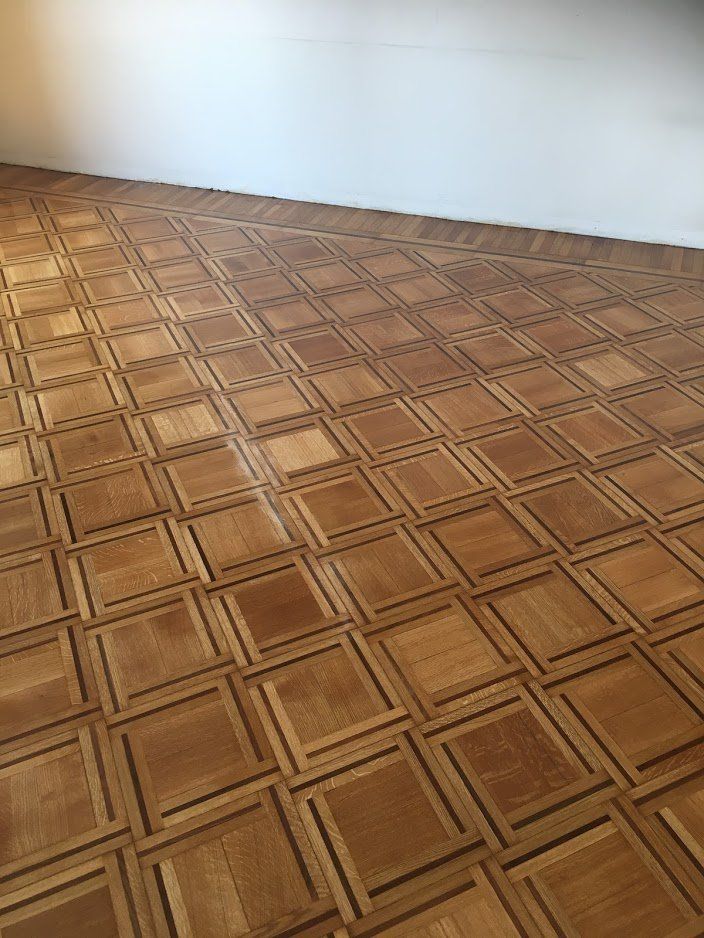 pavimento a quadri in rovere restaurato